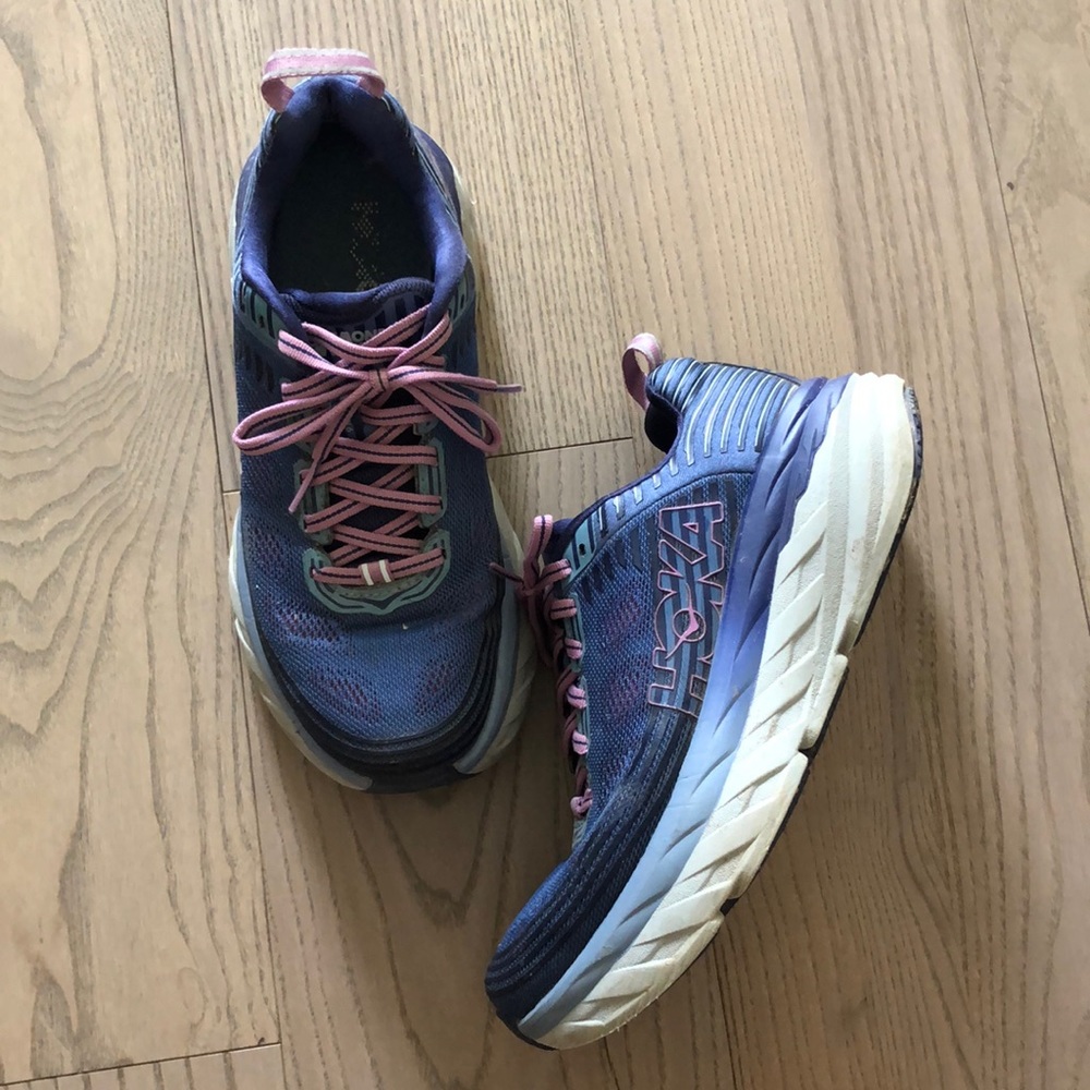 Women’s Hoka Bondi 6 in purple and pink